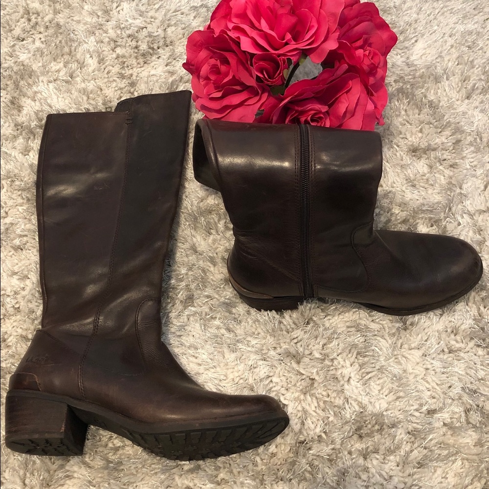 UGG boots brown leather size 7.5